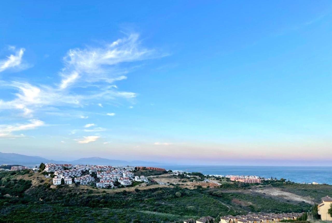 Castillo de Sabinillas Top Sea View Apartment - 7 Minutes To Sotogrande المظهر الخارجي الصورة